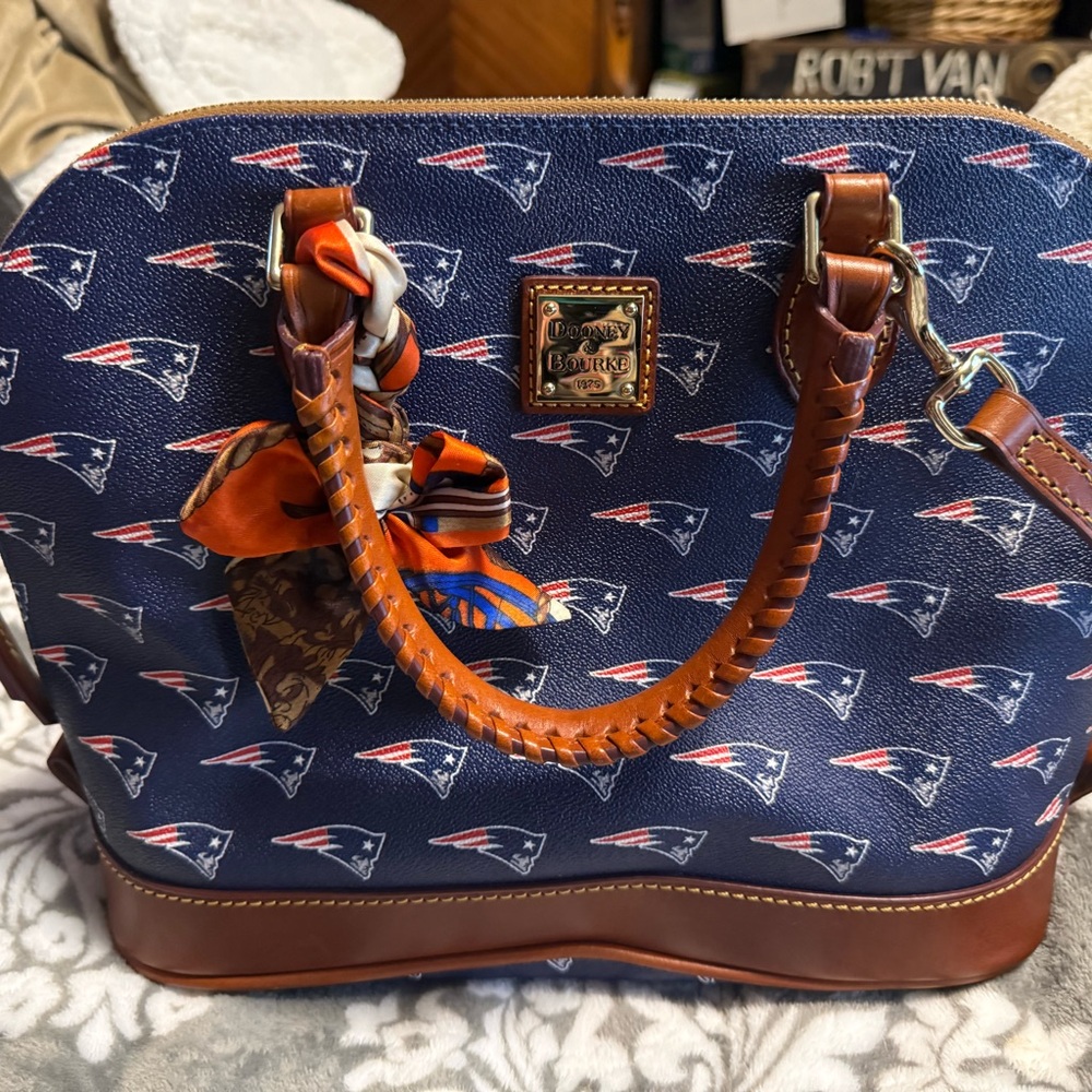 Dooney & Bourke NFL New England Patriots Zip Satchel Bag with Shoulder Strap EUC